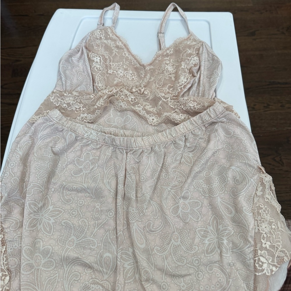 Elegant Lace Trim Sleepwear Set in Cream